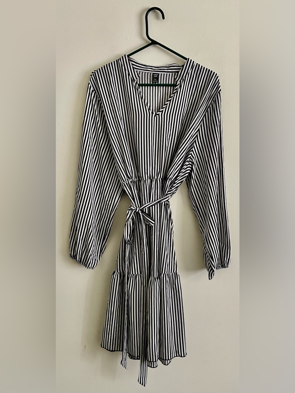 🐼 NWOT SHEIN Black and White Stripe Long Sleeve Dress 🐼